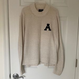 Turtle neck white knitted sweater